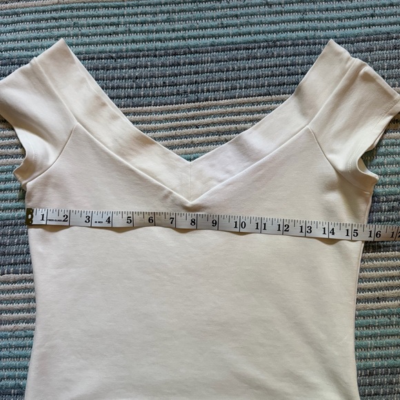 Express Off-White V-Neck One-Piece Bodysuit Size M - Picture 7 of 8